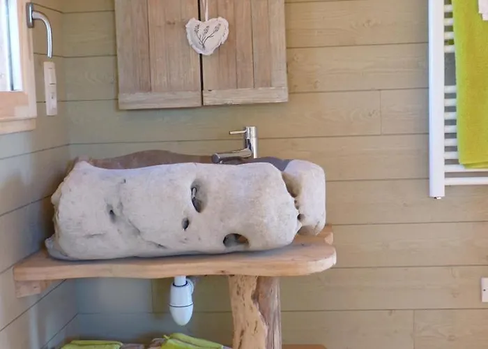 לינה וארוחת בוקר Hobbit Et Figuiers 3*