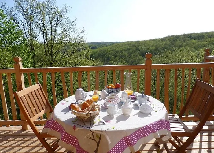 לינה וארוחת בוקר Hobbit Et Figuiers 3*